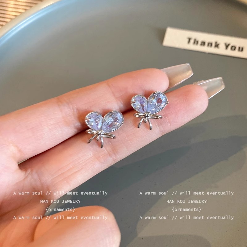 Exquisite super-sparkling zircon butterfly stud earrings for women, light luxury, niche, versatile, elegant and high-end earrings, the same style of earrings as Internet celebrities details Picture