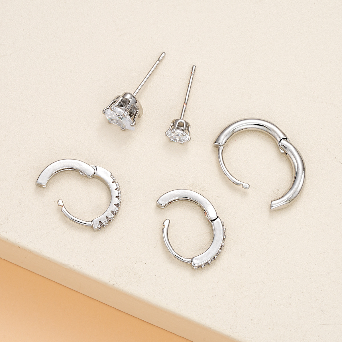 Cross-border best-selling European and American fashion zircon heart-shaped copper earrings 5-piece set, stud earrings, high-end and stylish trendy earrings wholesale Application Scenario