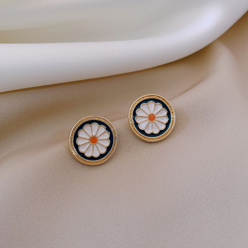 S925 Silver Needle fashionable Retro colorful oil-dripping Daisy stud earrings Simple vintage ancient style flower stud earrings Specification drawing