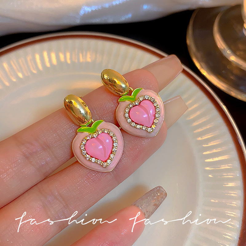 Super ethereal and gentle pink peach-shaped heart-shaped earrings, light luxury and high-end style earrings, unique and versatile earrings for women Specification drawing