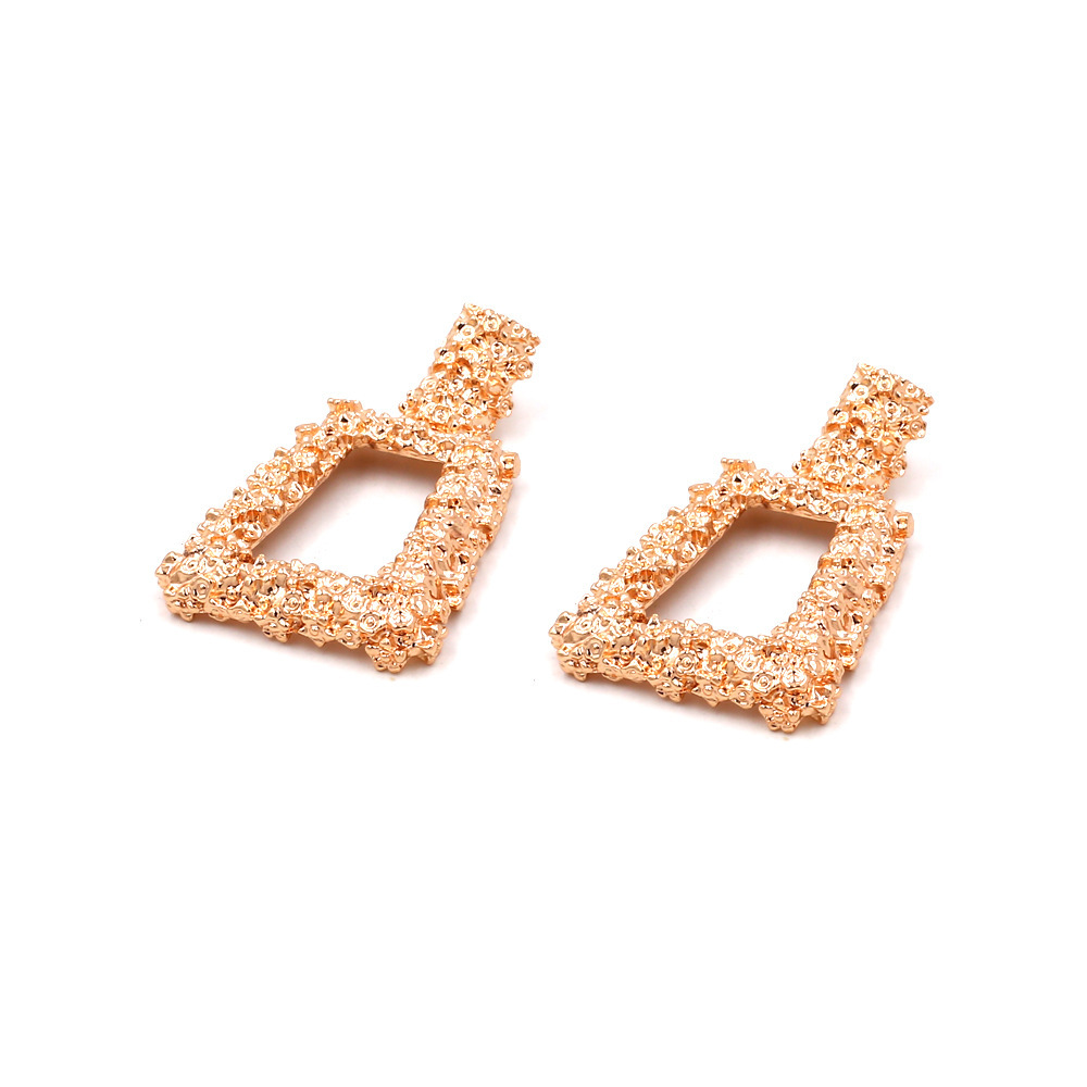 Exaggerated geometric earrings from Europe and America, long and personalized embossed heavy metal earrings are selling well across Amazon Application Scenario