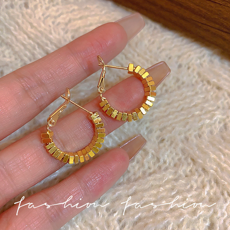 Fashionable Little Ring ~2025 New bestseller golden autumn and winter earrings for women, silver earrings, high-end ear rings full figure