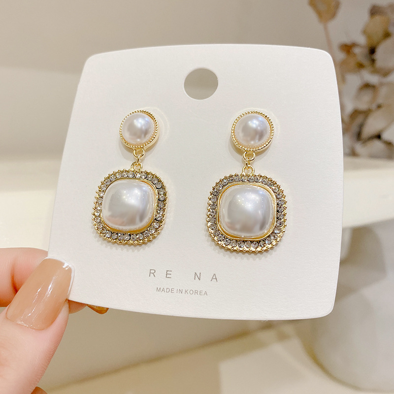 S925 silver needle vintage earrings from Dongdaemun, South Korea, women's niche sparkling diamonds, internet-famous style stud earrings, cold and elegant style pearl Application Scenario