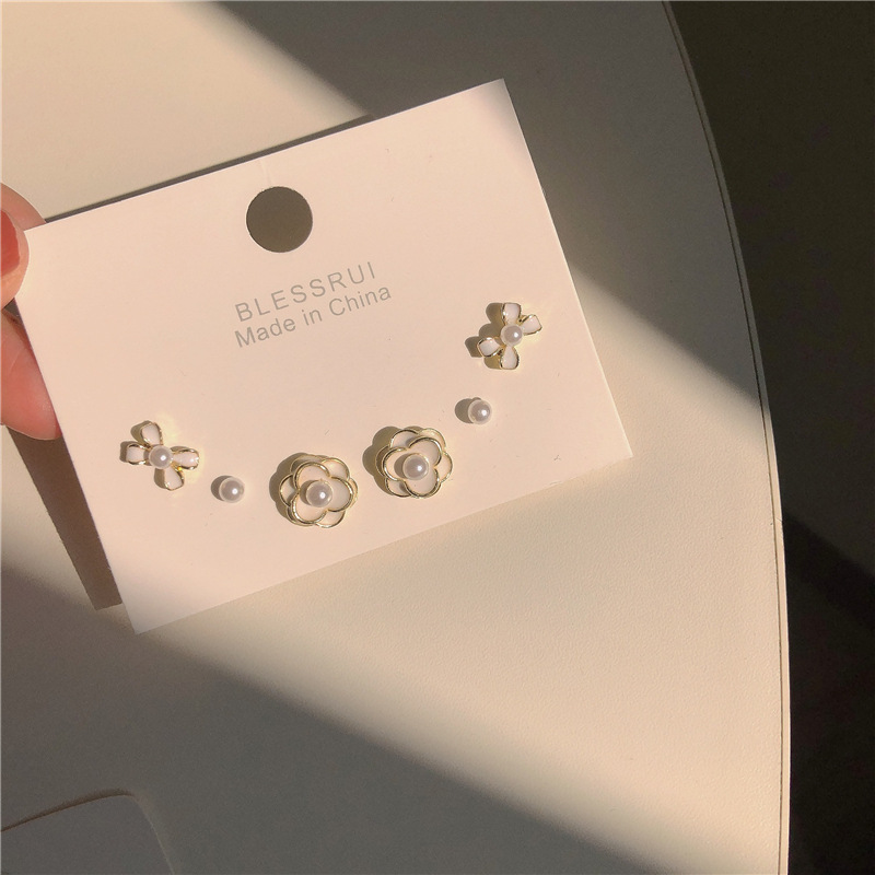 Camellia pearl set earrings, women's ins-style niche design, elegant earrings wholesale, Internet celebrity bow stud earrings Specification drawing