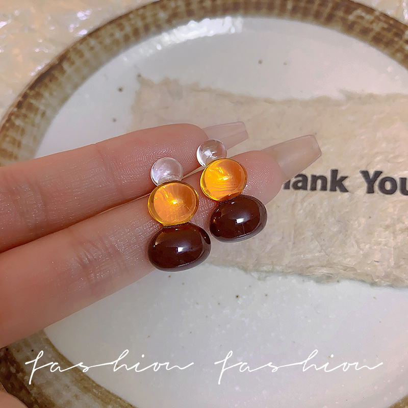 Ice-transparent candy stud earrings for women, Korean-style three-color individual simple and elegant earrings, light luxury, niche and exquisite accessories full figure