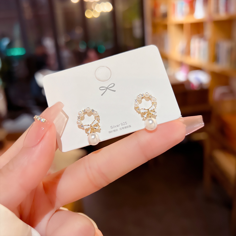 S925 Silver needle unique bow pearl daily stud earrings, women's light luxury earrings, niche design sense earrings Application Scenario