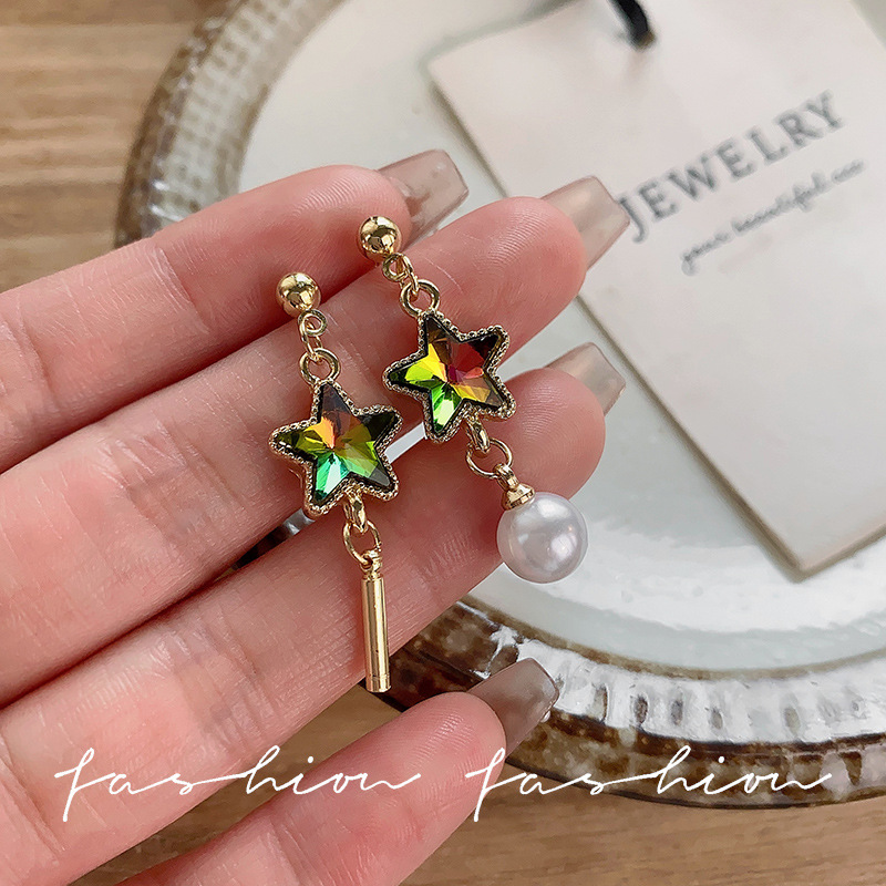 The new Korean S925 silver needle earrings, asymmetrical iriered five-pointed star stud earrings, are fashionable, versatile and simple pearl earrings full figure
