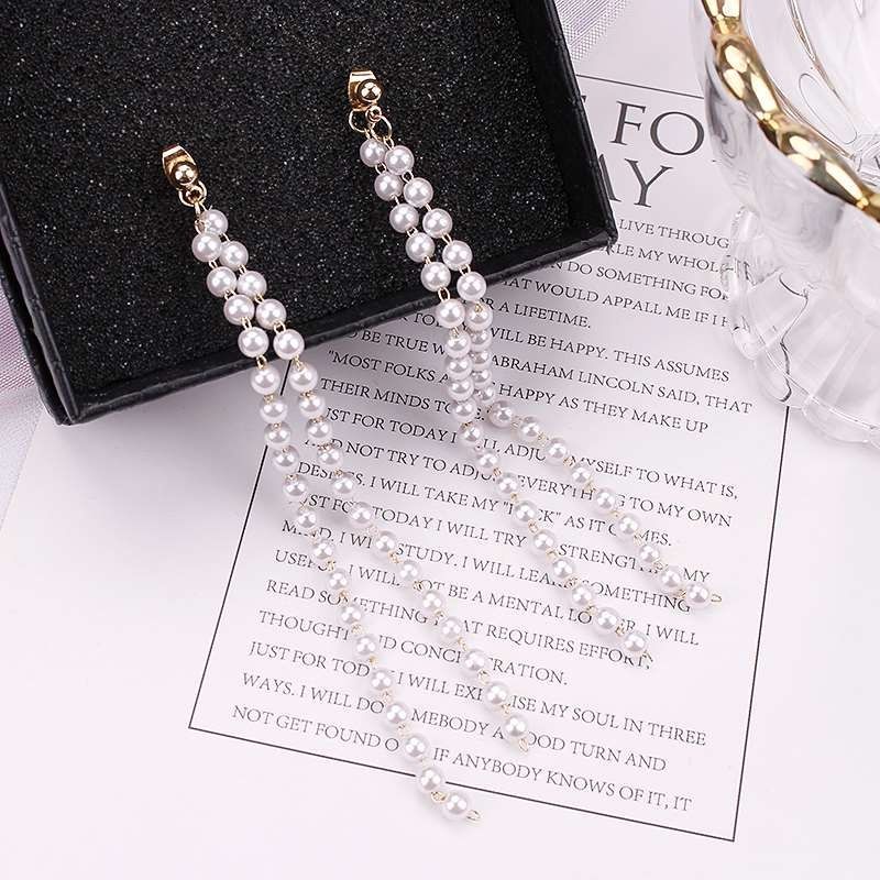 New extra-long pearl earrings, popular female Internet celebrity earrings, Korean style and personality, tassels, super ethereal and trendy earrings Application Scenario