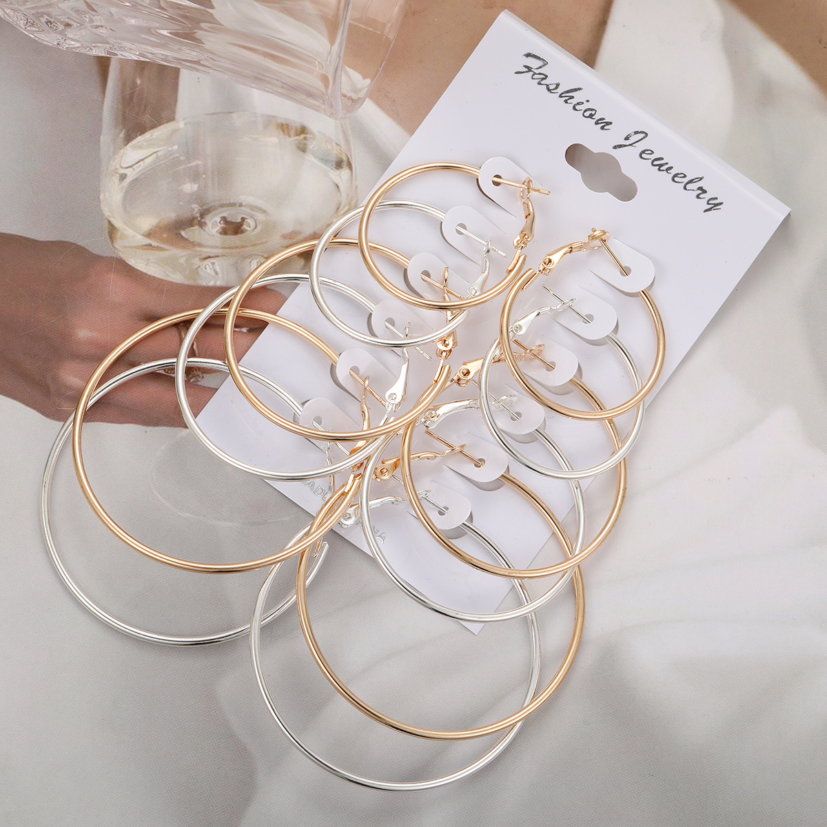 Cross-border European and American jewelry fashion bestsellers, personalized circle exaggerated earrings, women's earrings, C-shaped circle earrings 6-piece set Specification drawing