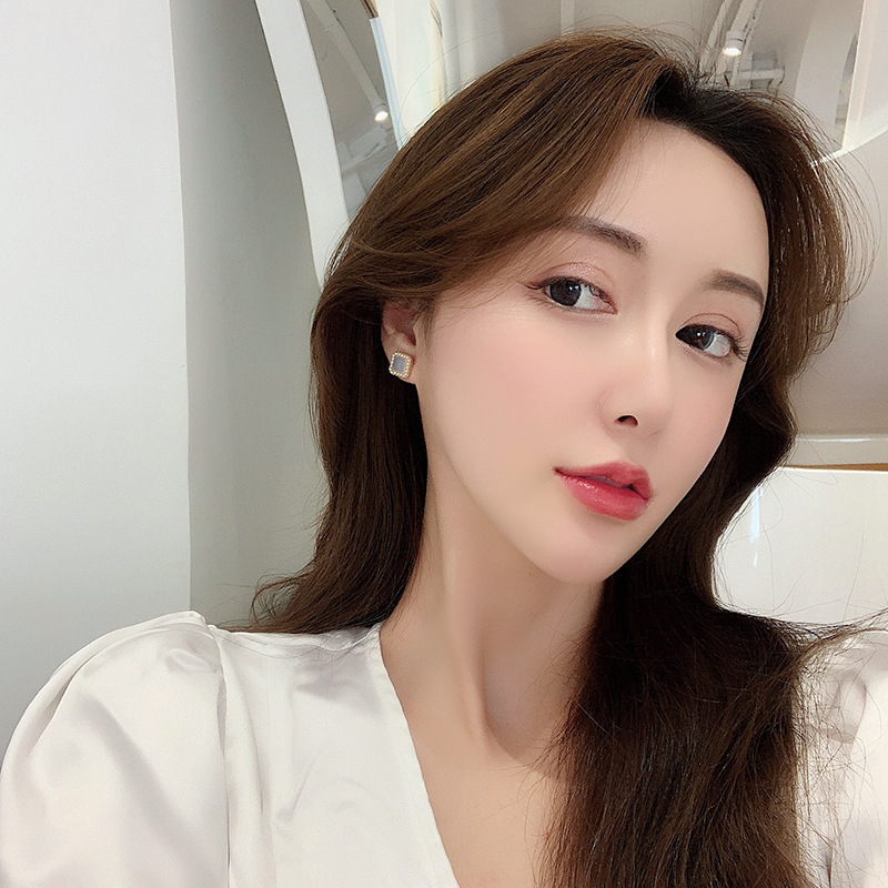 S925 Silver needle retro pearl square ear studs, a niche, sweet and gentle new trendy blue earrings cross-border supply Specification drawing