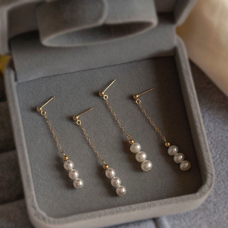A new, trendy Hong Kong-style bestseller featuring long bevel pearl stud earrings that are gentle and anti-allergy for women on Instagram Item Picture