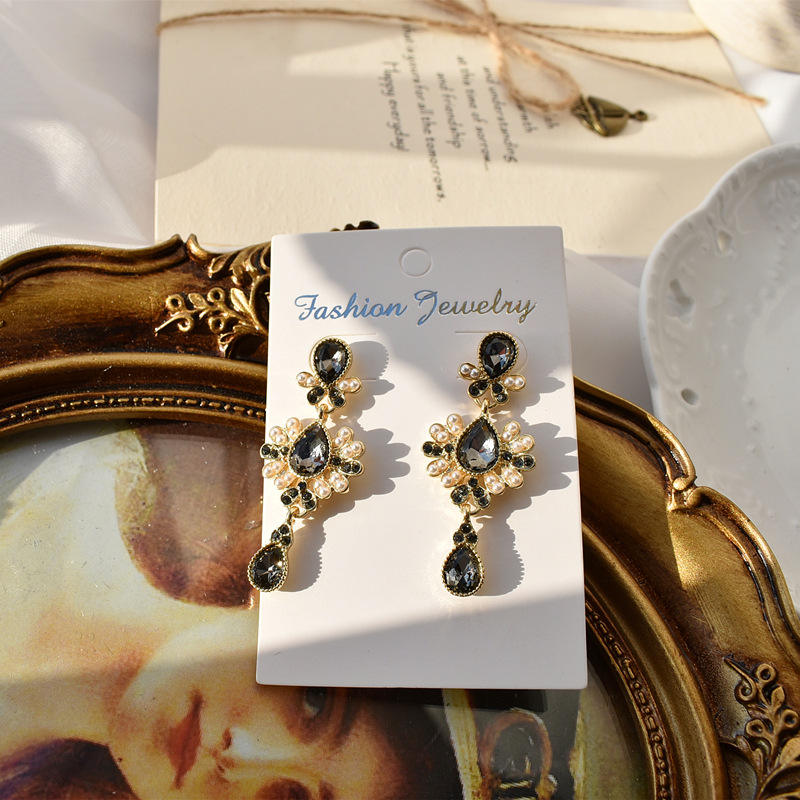 French retro light luxury pearl earrings, women's court style, niche design sense, tassel stud earrings S925 silver needle earrings Specification drawing