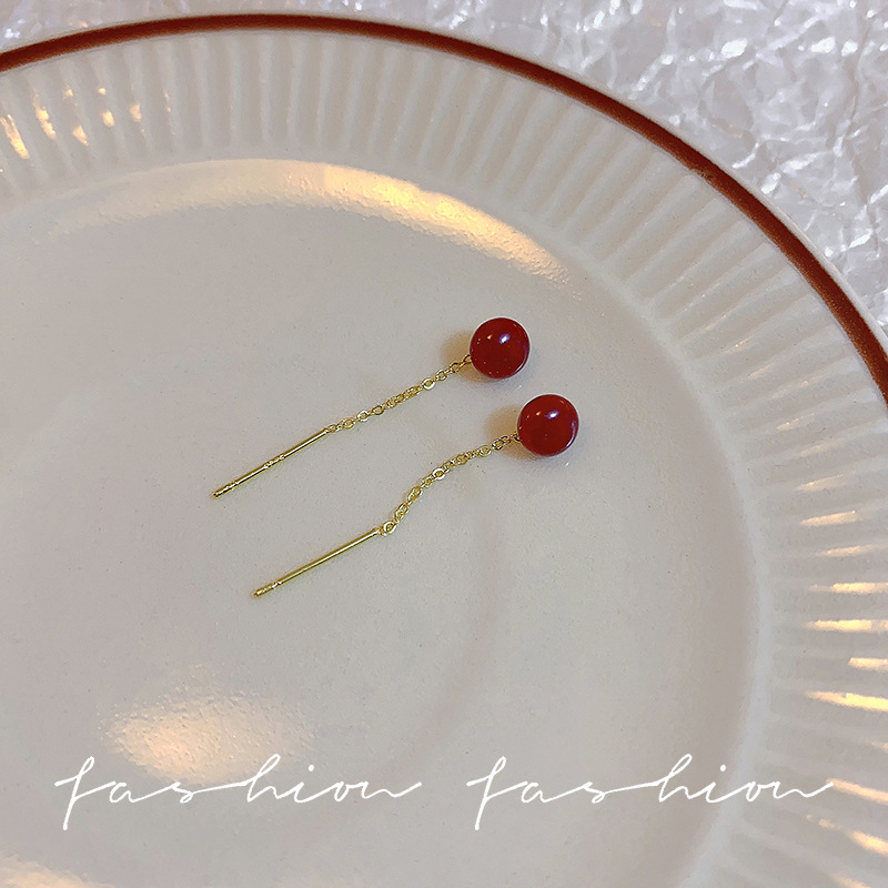 s925 Silver Needle earrings with red bead ear thread are a niche, light luxury, versatile, fashionable and trendy trendy earpiece that has become a popular online celebrity Application Scenario