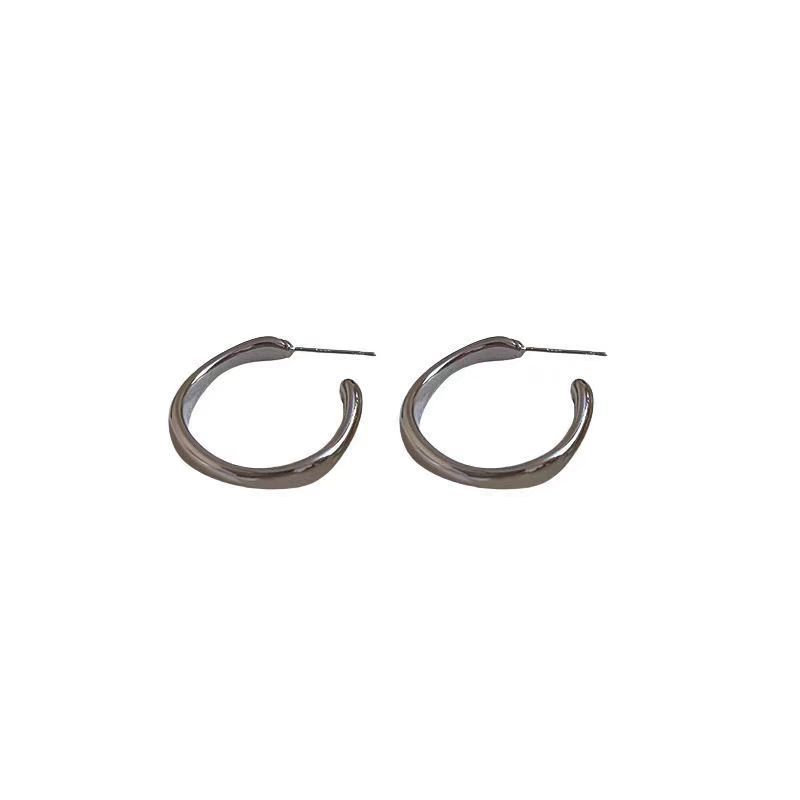 Retro Hong Kong-style C-shaped stud earrings for women, light luxury, fashionable and high-end look, niche design, cold style, plain ring earrings Item Picture