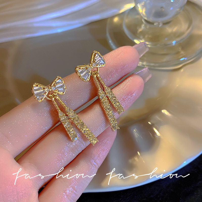 Micro-inlaid bow zircon crystal earrings, fashionable and elegant earrings, new Korean trendy design silver needle earrings for women Specification drawing