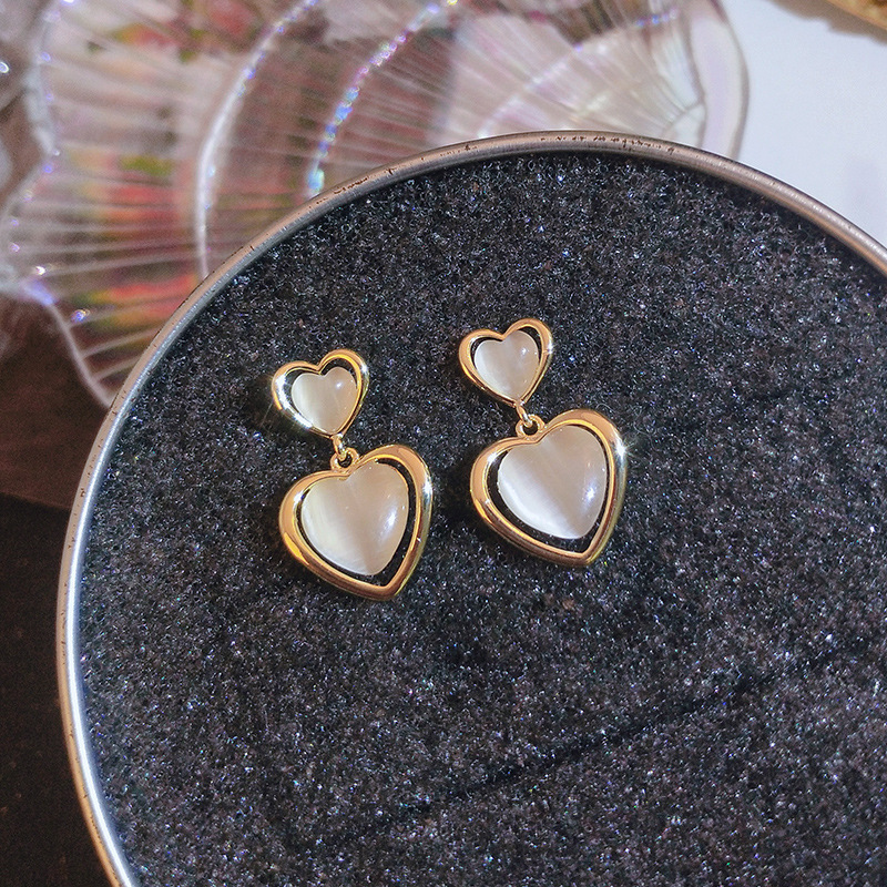 S925 Silver Needle Sexy Earrings, trendy heart-shaped stud earrings, cat's eye stone stud earrings and pendants, fashionable and retro Hong Kong-style earrings details Picture
