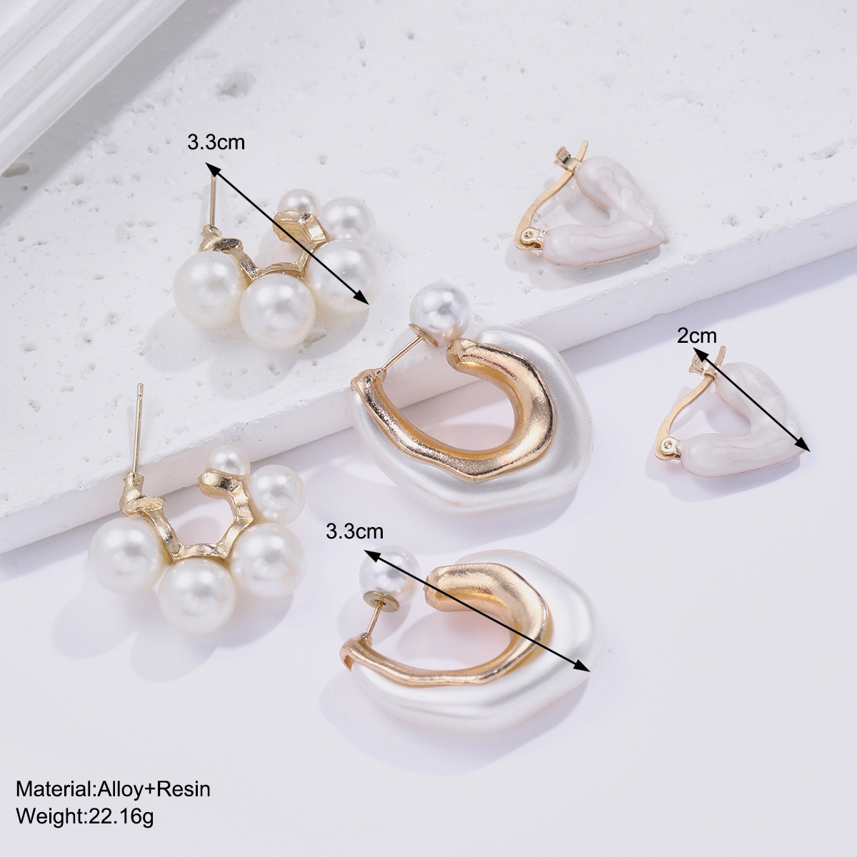 A set of popular cross-border golden oil-dripping heart-shaped imitation pearl earrings in Europe and America, featuring a fashionable design and elegant style Specification drawing