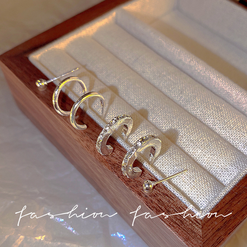 The Dongdaemun Women's 2023 trendy design combination set of ear studs and three-piece earrings from South Korea full figure
