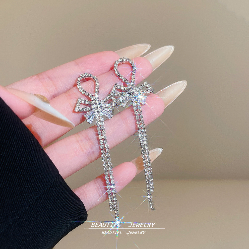 Korean-style, niche, sweet and versatile earrings with a light luxury and high-end feel. Long stud earrings with full diamonds, tassels and bows full figure