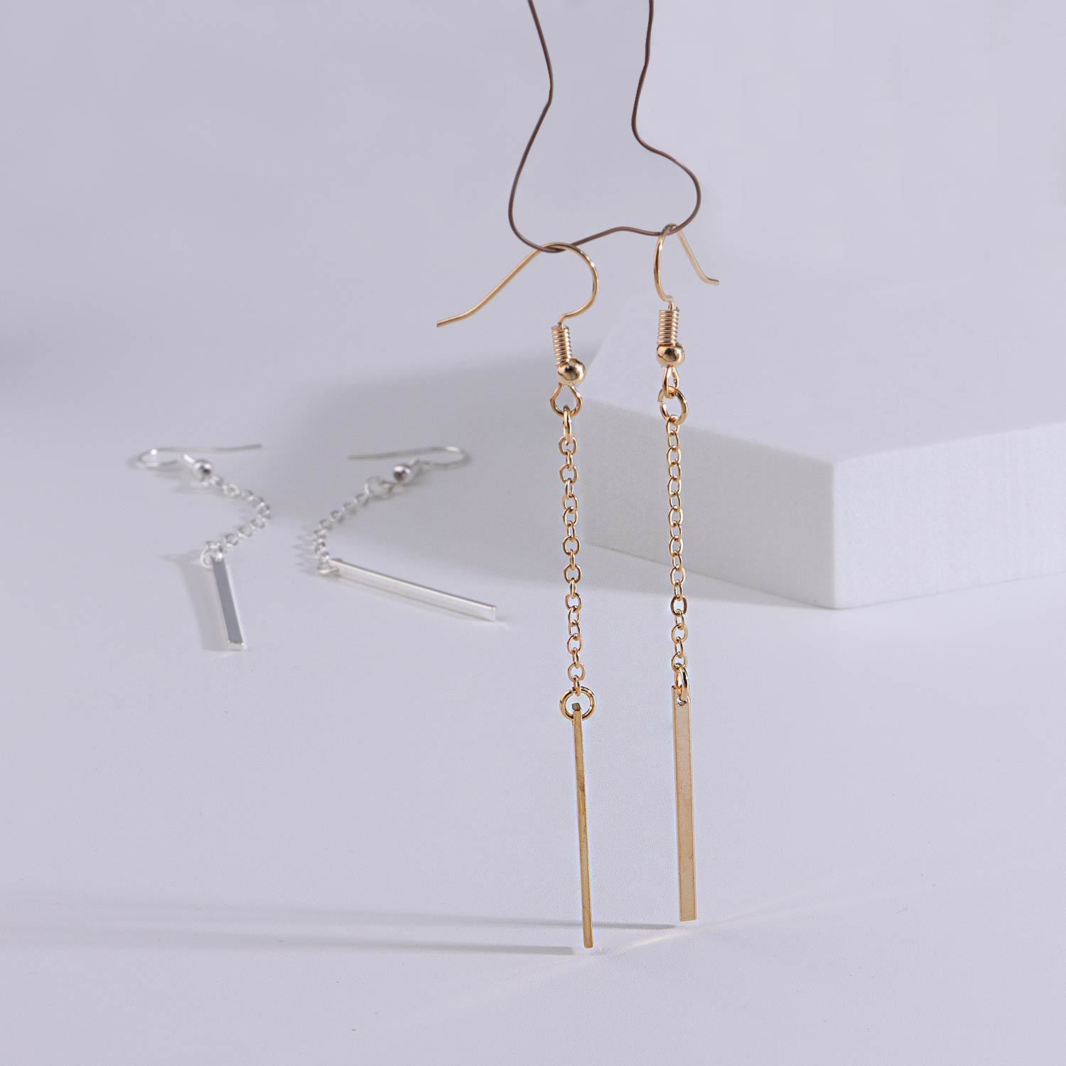 European and American cross-border jewelry street style, simple and fashionable 1-line pendant, women's earrings and earrings Application Scenario