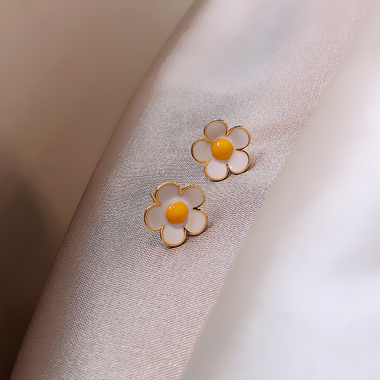Xiaohua Duo ear studs, a new trendy Korean-style earring, a popular online celebrity earring for women on Instagram, a trendy commuter earring for students Specification drawing