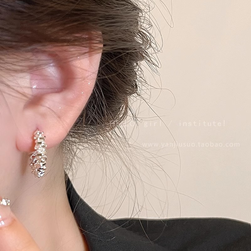 Broken silver C-shaped earrings for women, French niche design, cold style, stud earrings, high-end and elegant, semi-circular earrings Specification drawing