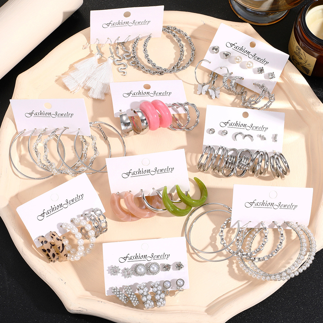 European and American cross-border retro imitation pearl earrings, Amazon creative acrylic earring set, Bohemian earrings Application Scenario