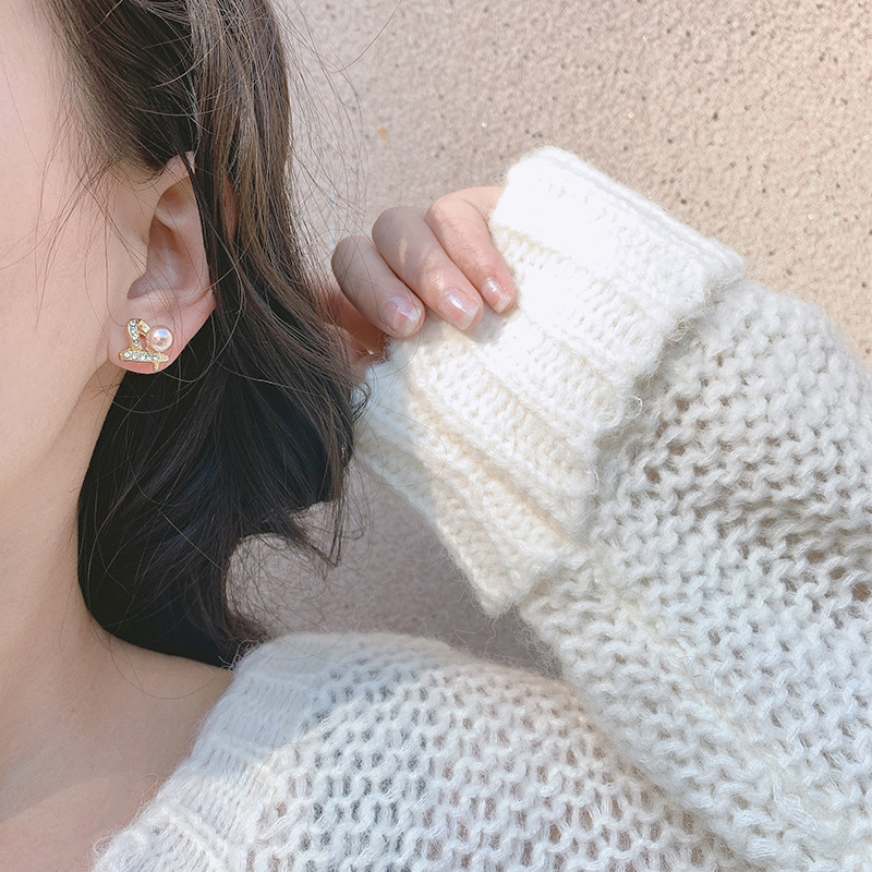 S925 Silver needle Small heart-shaped pearl stud earrings, elegant and small heart-shaped hollowed-out earrings, sweet real gold earrings wholesale details Picture