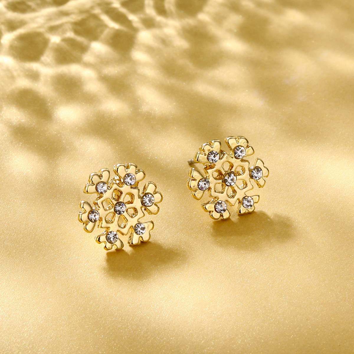 S925 Silver Needle cross-border fashion, trendy and creative new Christmas style diamond-encrusted snowflake stud earrings, personalized accessories full figure