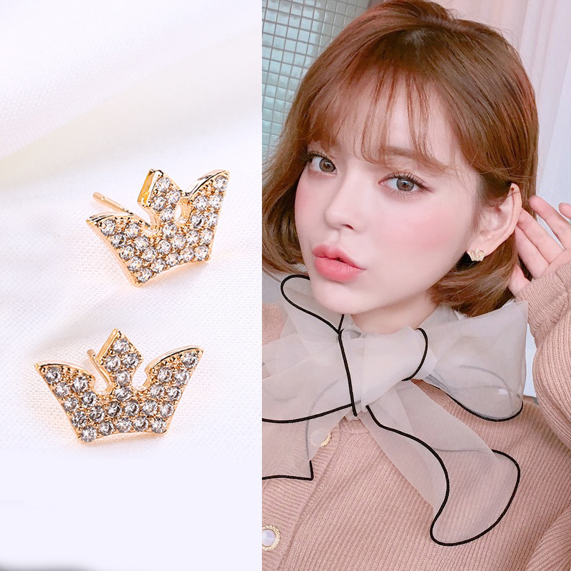 Japanese and Korean crown design, diamond-encrusted, simple and elegant, 925 silver needle stud earrings, personalized, versatile and sweet earrings for women full figure