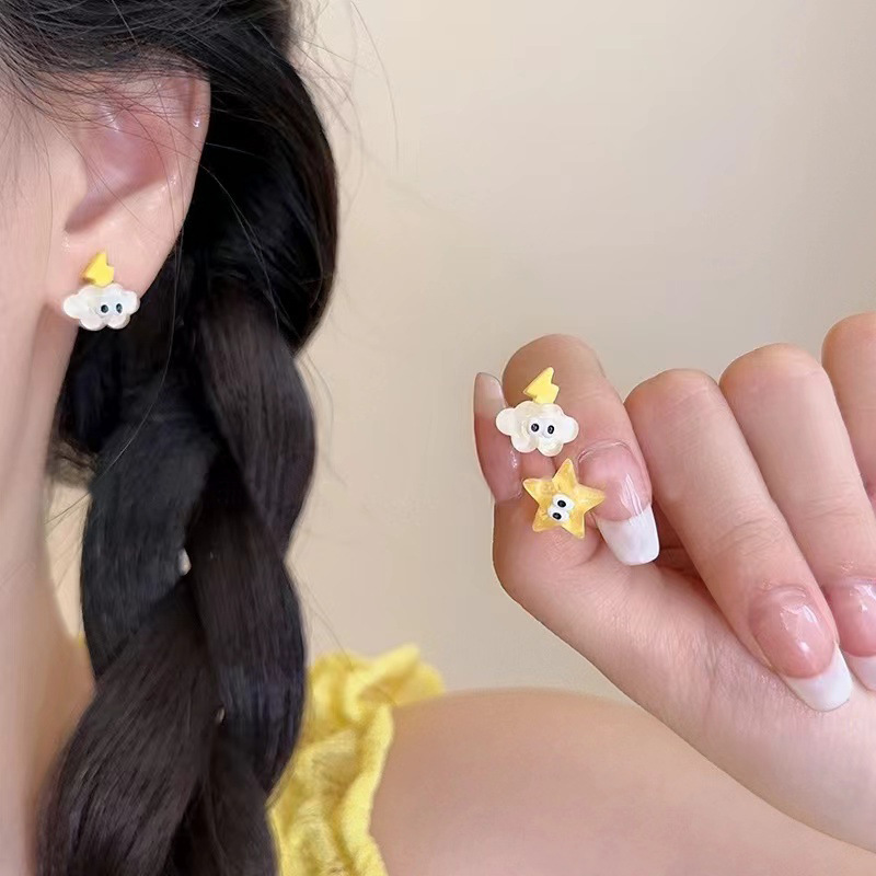 Dopamine Cartoon Cloud Star Earrings Five-piece Set, cute and playful heart-shaped flower earrings, small and exquisite earrings full figure