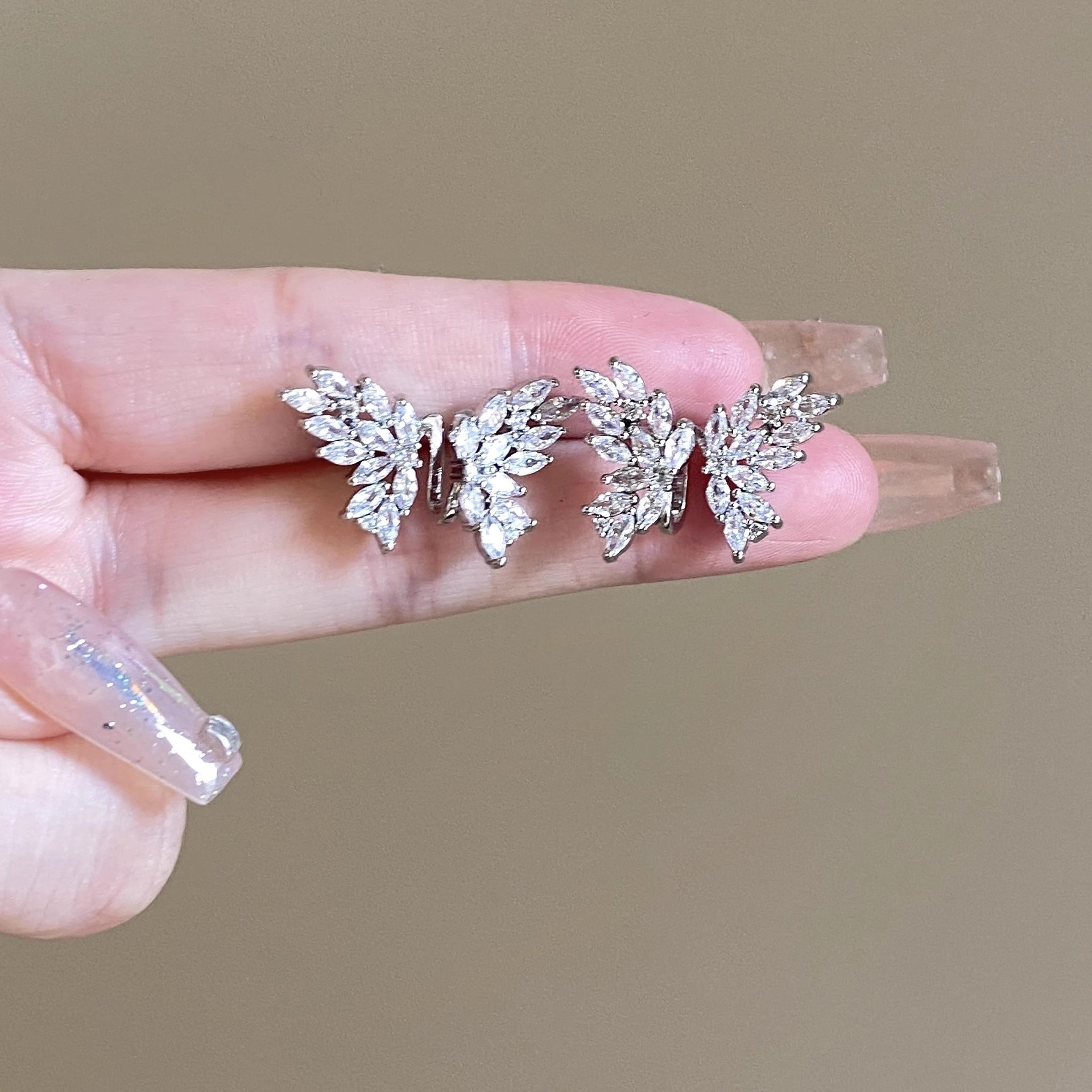 Super sparkling micro-inlaid butterfly zircon stud earrings, women's light luxury and high-end fashion earrings, niche design, unique and elegant earrings Application Scenario