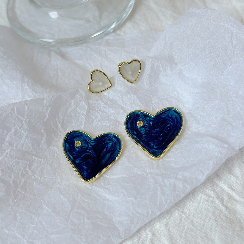 Fashionable blue oil-dripping irregular heart-shaped earrings, niche design sense, heart-shaped stud earrings, elegant and high-end earrings for women Specification drawing
