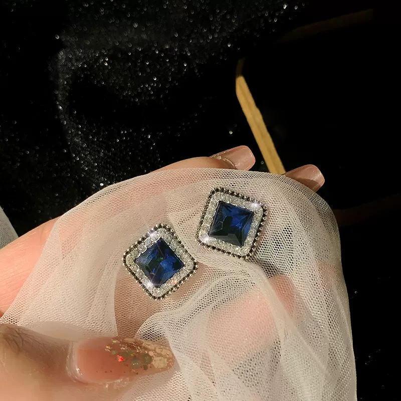 Grand and versatile stud earrings for women, 2022 new trendy and simple trendy trendy earrings, elegant and light luxury earrings with silver needles Specification drawing