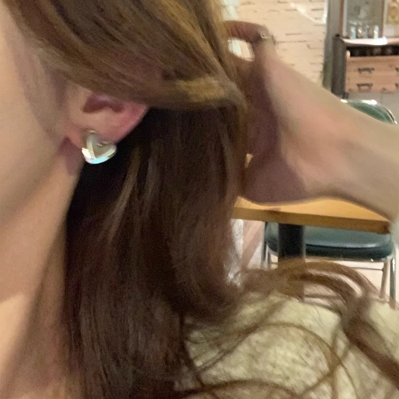Korean cold style, niche design, three-dimensional heart-shaped stud earrings, high-end women's light luxury earrings, unique and elegant earrings Specification drawing