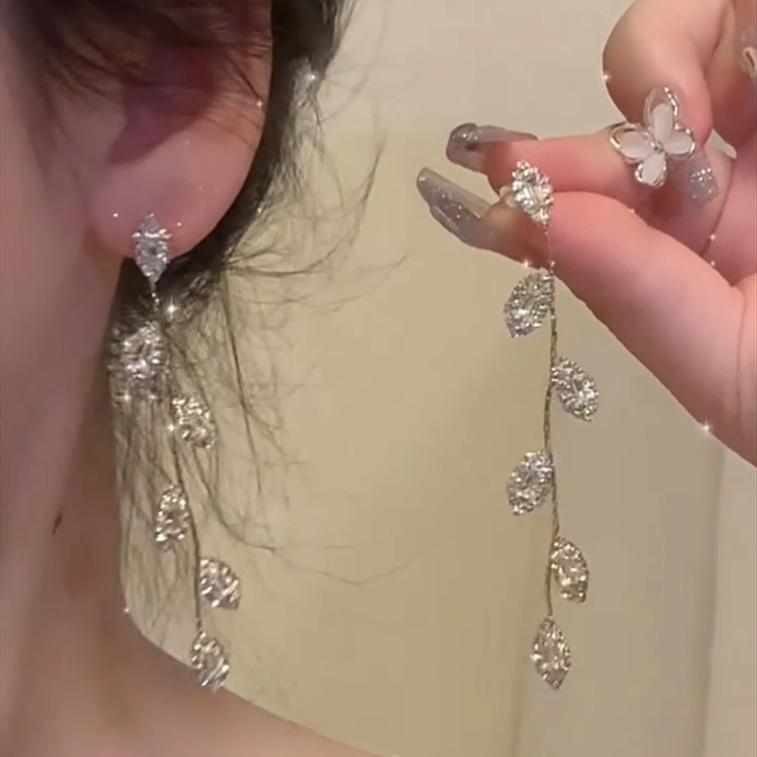Korean-style sparkling tassel long zircon leaf earrings for women, exquisite and niche design, high-end summer new burst earrings Specification drawing