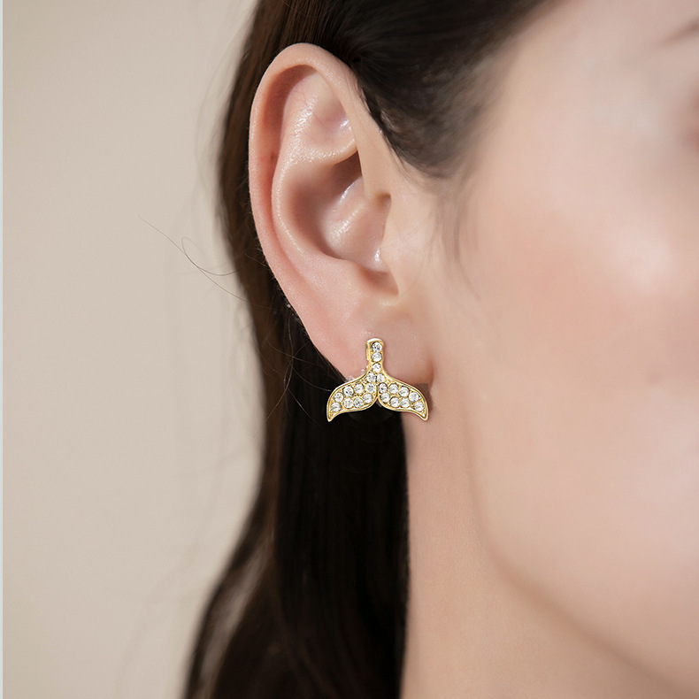 New trendy and stylish earrings with a simple and elegant style, full diamond fishtail stud earrings, and a unique and fashionable look for women Application Scenario