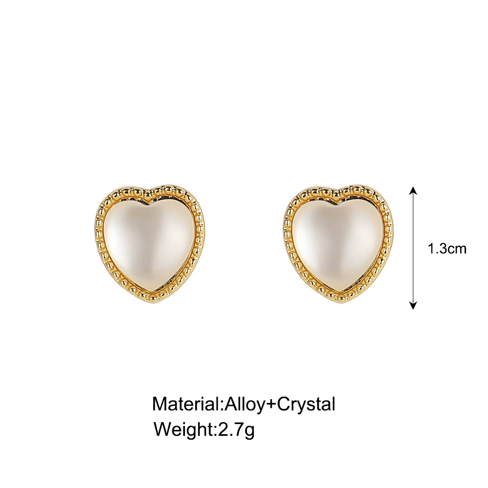 shopee earrings are creative, simple and elegant. White heart-shaped earrings are small, exquisite and high-end. Wholesale heart-shaped stud earrings details Picture