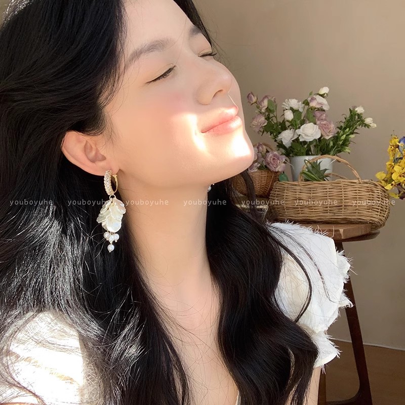 Vacation-style white petal pearl tassel stud earrings for women, 2025 new light luxury seaside exaggerated style earring earrings Specification drawing