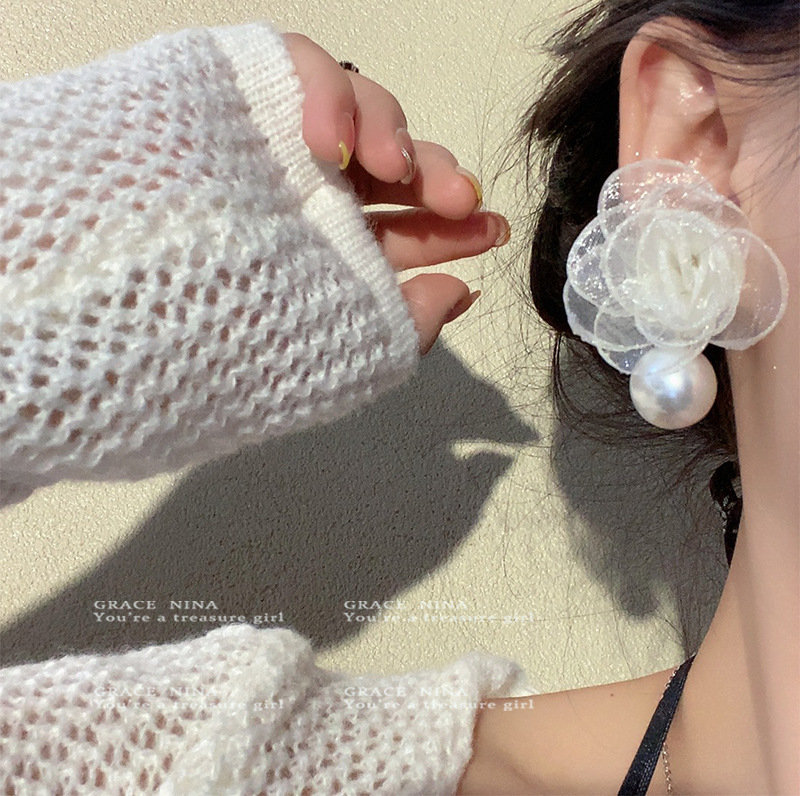 French camellia pearl stud earrings for women, light luxury and high-end style, forest-themed earrings, fabric mesh earrings wholesale Specification drawing