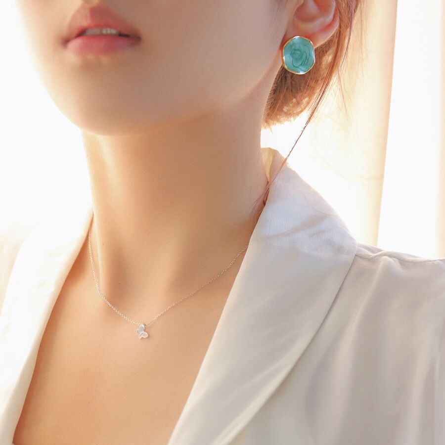 Wholesale of retro forest-style earrings in Dongdaemun, South Korea, featuring geometric and irregular oil-dripping earrings on Instagram Application Scenario