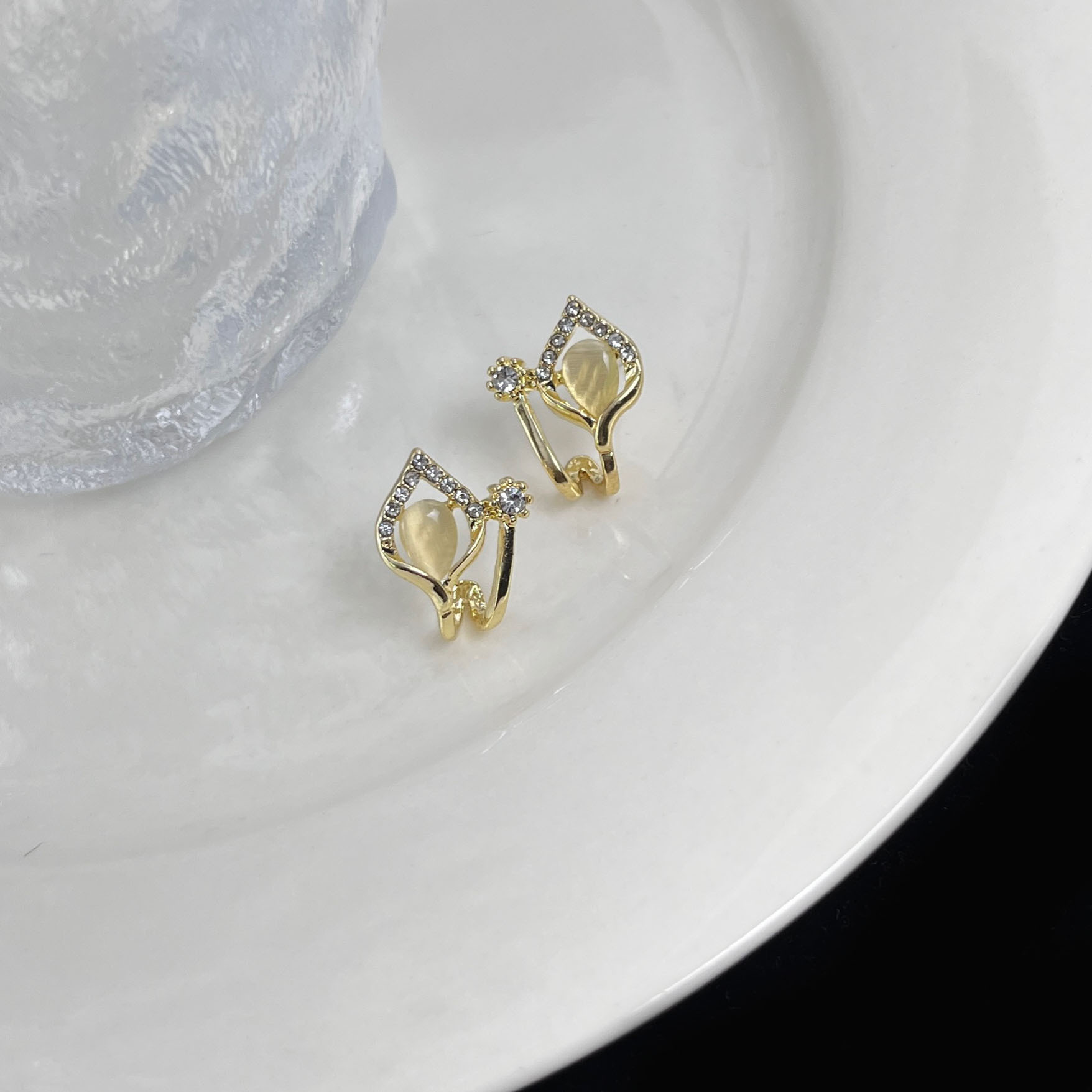 S925 Silver needle hollowed-out cat's eye stone diamond-encrusted stud earrings, new trendy and simple style silver needle earrings, small and exquisite earrings details Picture