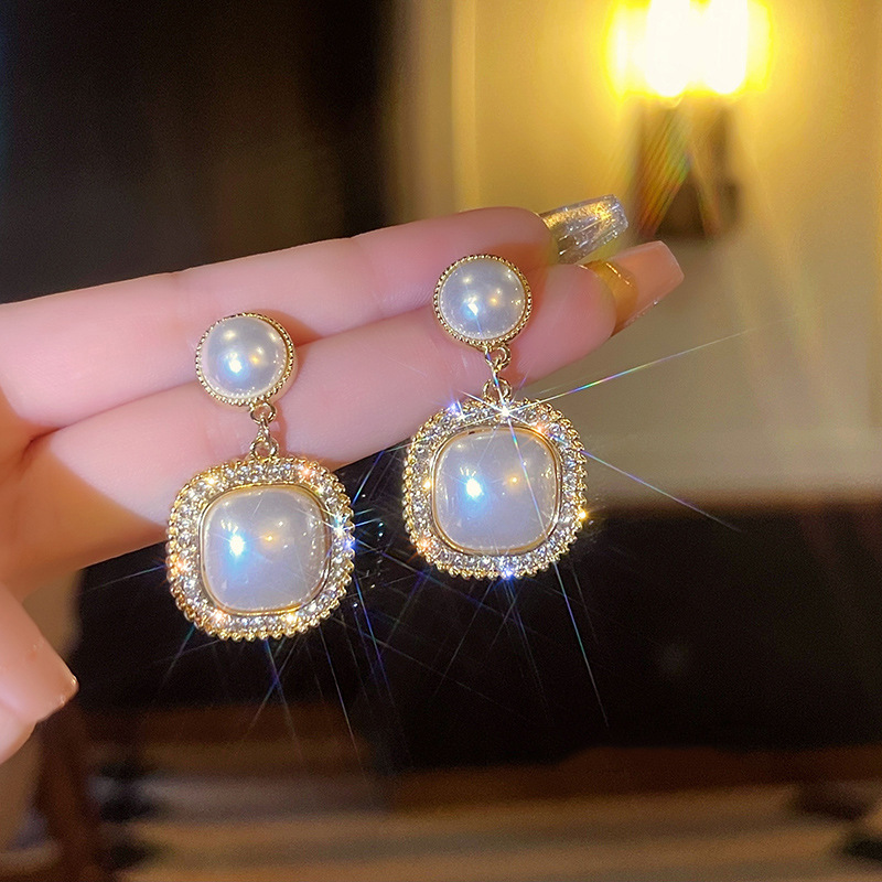 925 Silver needle square pearl stud earrings for women, Korean style, trendy and high-end earrings, versatile on Instagram full figure