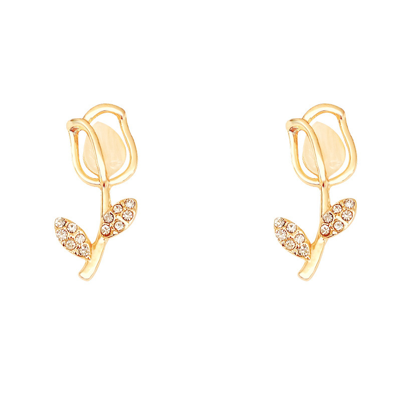The tulip cat's eye stone ear studs from Dongdaemun, South Korea, are a niche design for women. They are popular online and exude an ethereal charm. They are high-end earrings Item Picture