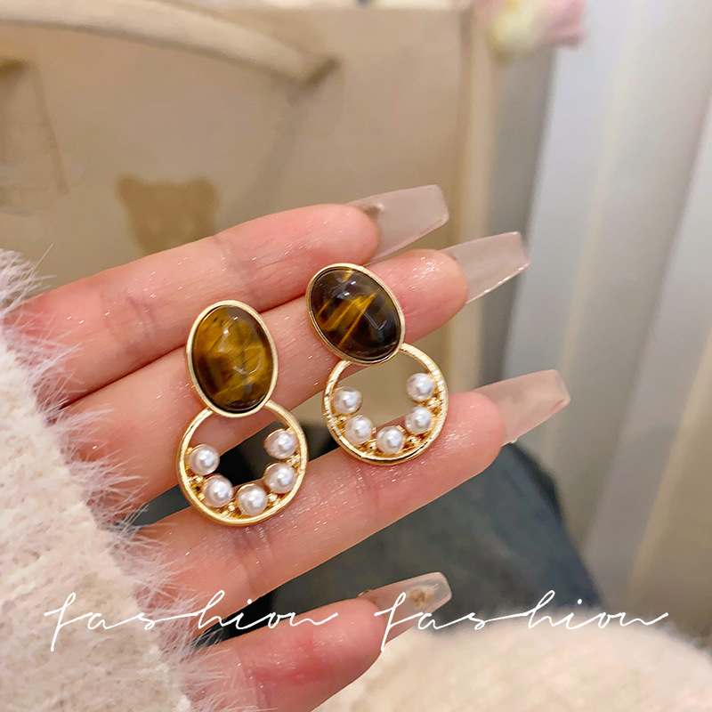 Maillard style tiger's Eye stone earrings, women's niche design sense, circle pearl earrings, stud earrings, best-selling earrings wholesale Specification drawing
