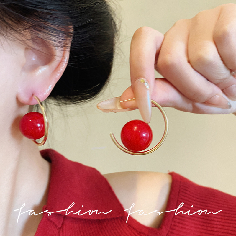 Red large pearl stud earrings for women, with a niche design and a sense of sophistication. New Year's Edition of 2025, stylish earrings and ear loops full figure