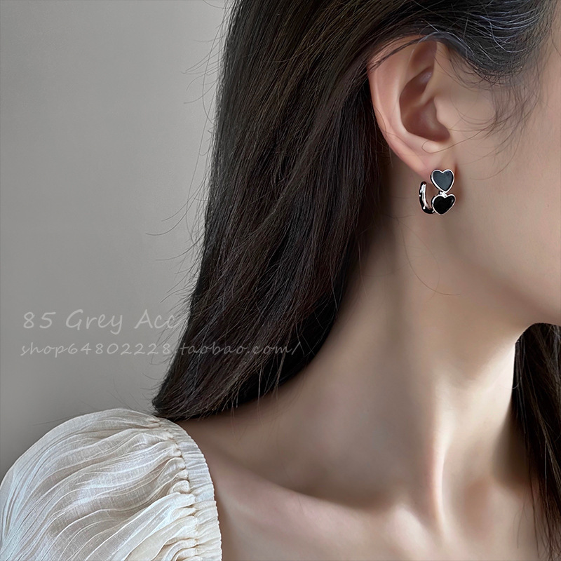 Korean black heart-shaped, dark, sweet and cool style, Instagram niche design sense, fashionable and cold style, peach-heart trendy ear studs Specification drawing