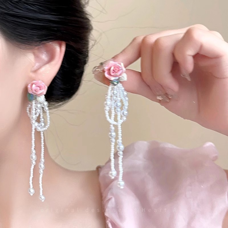French retro rose flower tassel long earrings, a niche design sense, high-end stud earrings, delicate and sweet earrings for women full figure