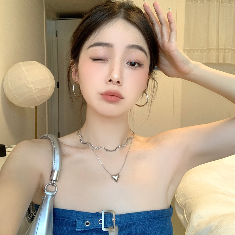 Hot girl ear rings, women's niche design sense, high-end cold style ear studs, ins trendy fashion, individual earrings, silver needle wholesale details Picture
