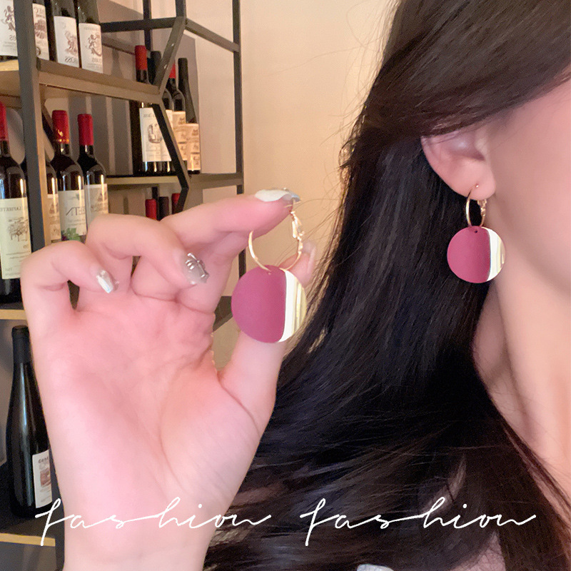 Retro metal earrings, women's ins irregular round pendant earrings, unique and exaggerated stud earrings, niche design sense earrings details Picture